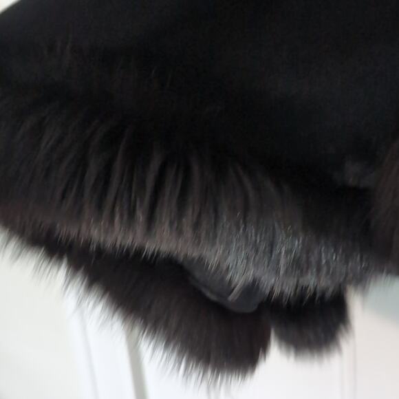 Soleil Angora Cashmere+Blue Fox Fur Cape - Picture 4 of 9